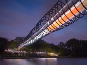 "Slinky Springs To Fame" - die Brücke wurde zur Emscherkunst.2010 von der Emschergenossenschaft gebaut.