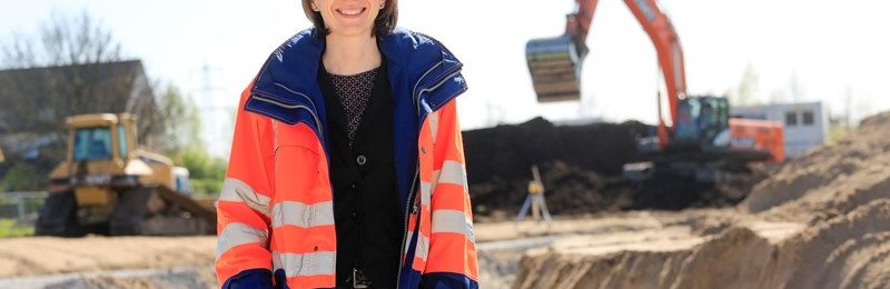 Die Ingenieurin Simone Kern auf Baustelle des Pumpwerks Oberhausen. Foto: Rupert Oberhäuser/Emschergenossenschaft